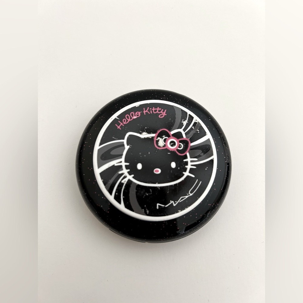 MAC Hello Kitty Beauty Powder in Pretty Baby